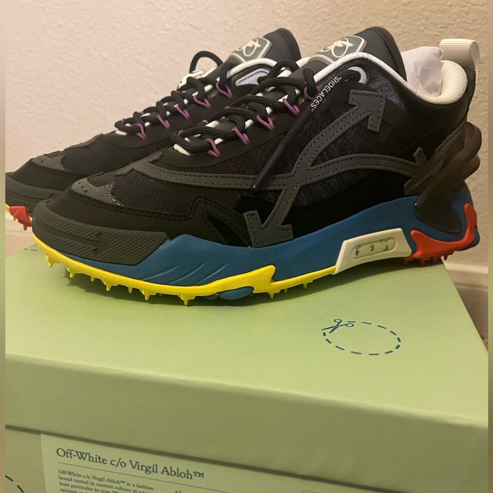 Off-White c/o Virgil Abloh